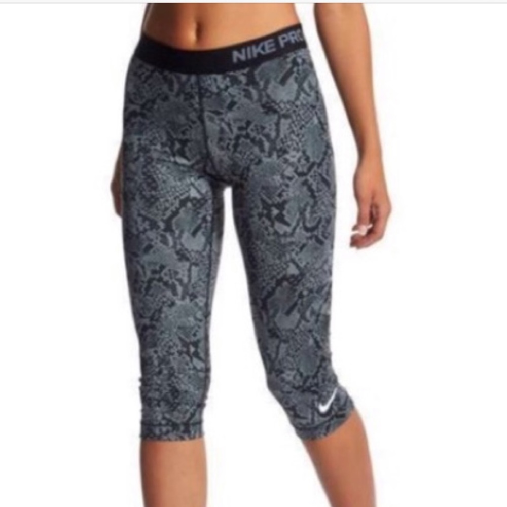 Nike pro cropped leggings